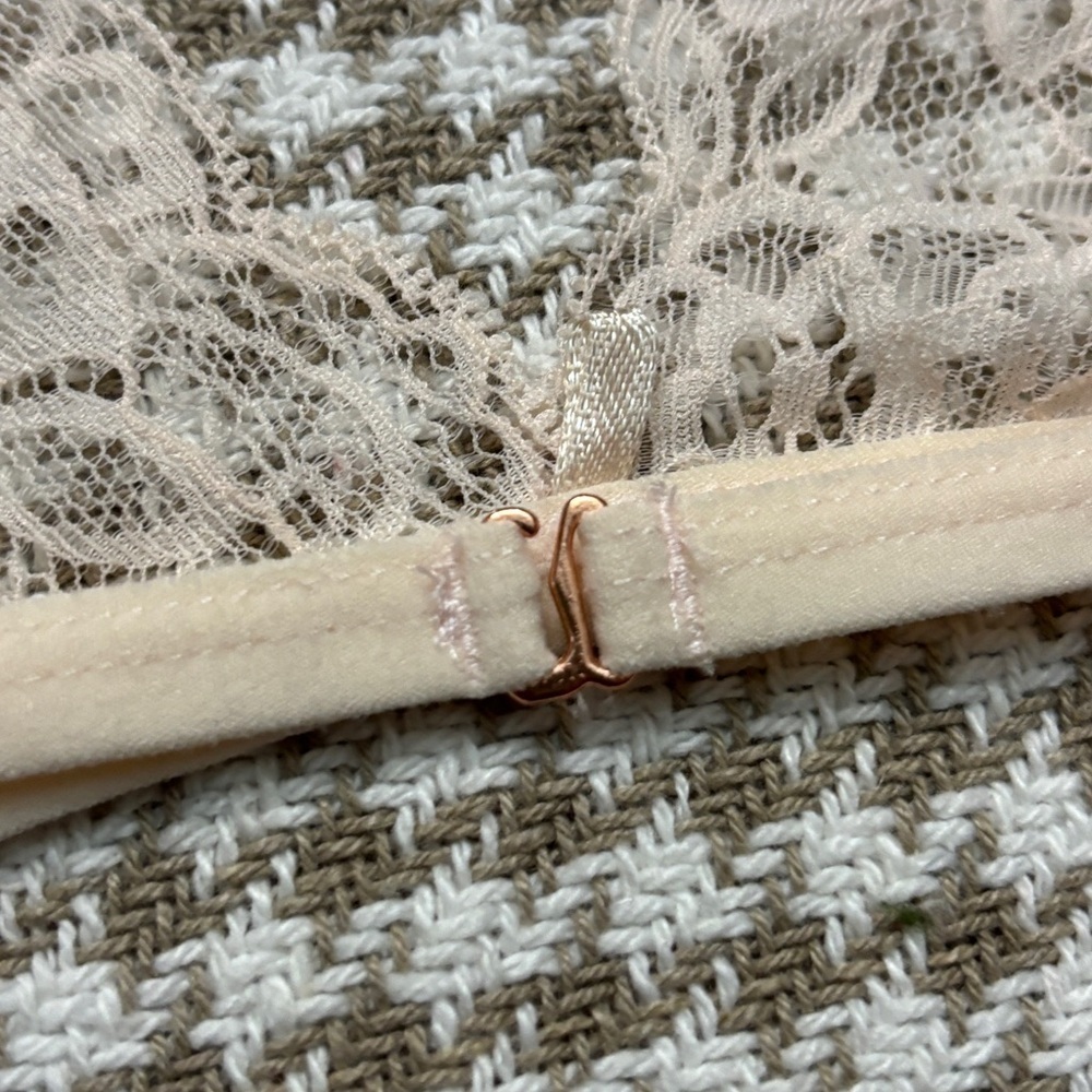 Urban Outfitters | ‘Out From Under’ Lace Bralette with Rose Gold Chain - Picture 10 of 16